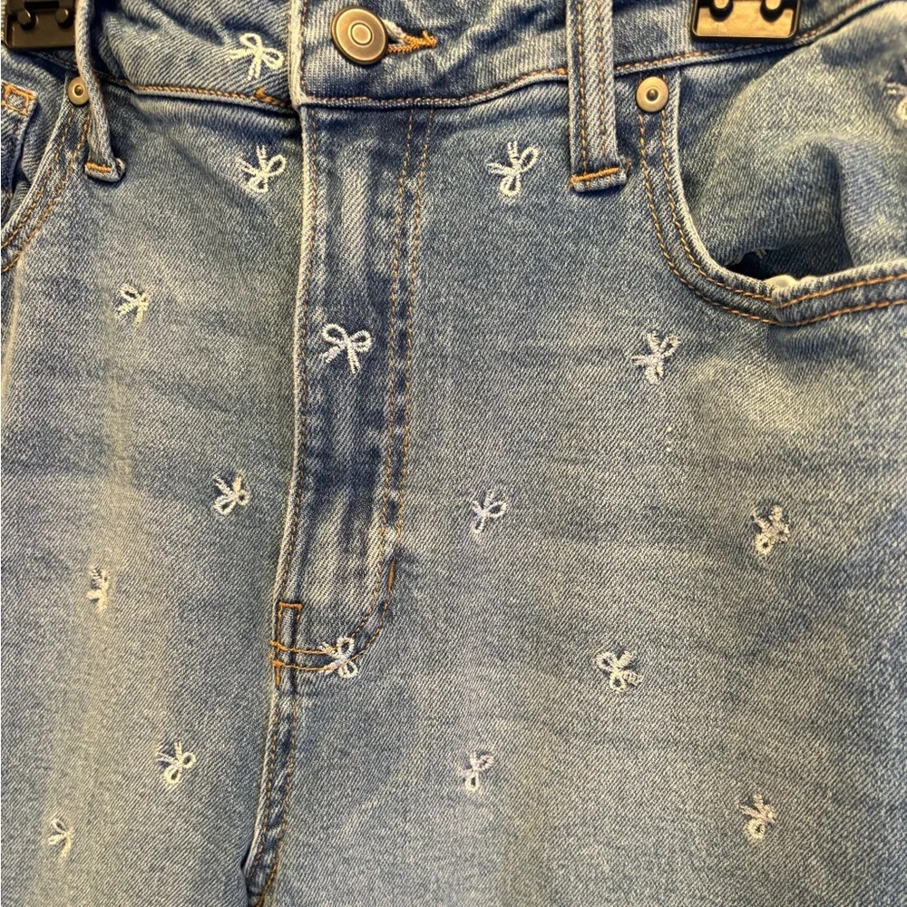 Embroidered Bow Patterned Wide Leg Jean - Picture 7 of 10